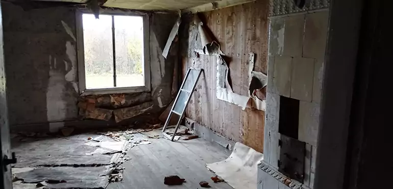 Why Selling a Distressed House Through Traditional Methods Fails in Salt Lake City